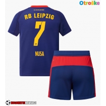 Otroške Nogometnih dresov RB Leipzig Antonio Nusa #7 Gostujoči 2025-26 Kratki rokavi (+ hlače)